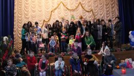 Ukrayna Azərbaycanlı Gənclər Birliyi Dnepropetrovsk şəhərindəki uşaq evində xeyriyyə konserti keçirib (FOTO)